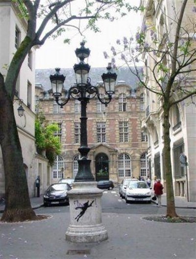 Photo 1 de Visite guidée: Saint Germain des Près | sur les pas d'Apollinaire et d'Eugène Delacroix