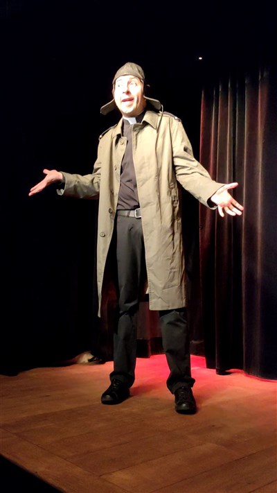 Photo 1 de Joan Lechapelier dans Bonnet Rouge