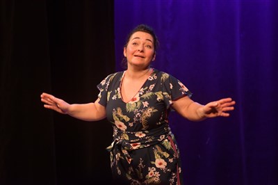Photo 3 de Sandra Colombo dans Que faire des cons ?