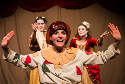 Photo 2 de Cendrillon s'en va-t-en guerre