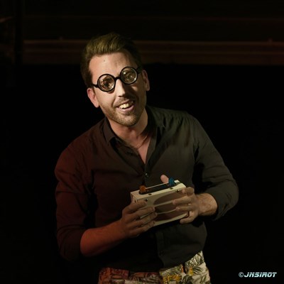 Photo 2 de Max Casaban dans Prenez-moi homo !
