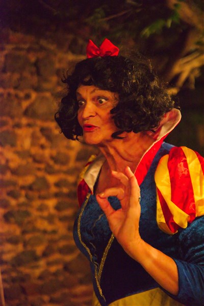 Photo 1 de Blanche Neige règle ses contes