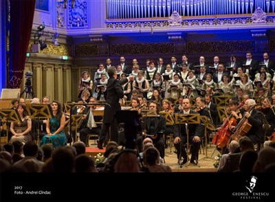 Photo 1 de Christian Ciuca dirige Fauré - Choeur Madrigal