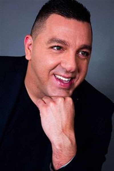 Photo 2 de Mohamed le suédois dans Une famille de ouf