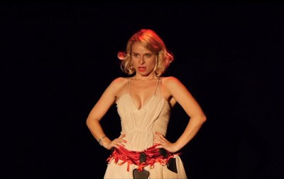 Photo 4 de Mudith Monroevitz, la réincarnation ashkénaze de Marylin Monroe