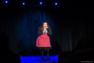 Photo 1 de Hélène Demé Elzévir dans Pile poil