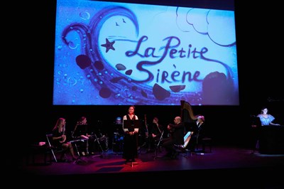 La Petite Sirène avec dessin sur sable
