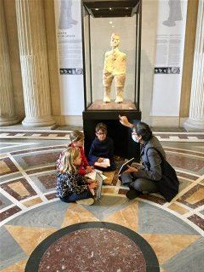 Photo 3 de Visite guidée Enfants : Oeuvres majeures du Louvre | par ParisInTour