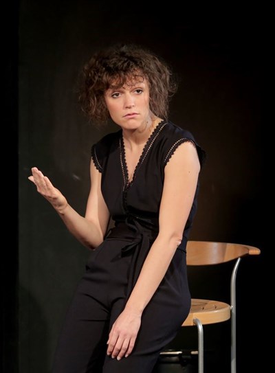 Marion Pouvreau Mais t'as quel age seul en scène