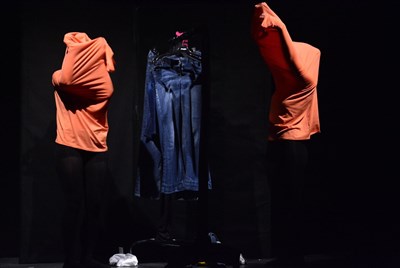 Photo 3 de Les Jumelles dans Le 1er solo joué en duo...ou l'inverse ?