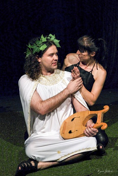 Orphée contre une bacchante