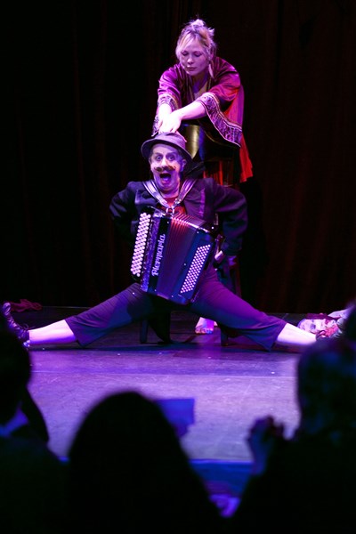 Photo 2 de Cabaret cirque russe | Dîner-spectacle