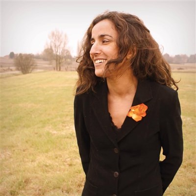Photo 3 de Zora Bensliman dans Guerre, Paix et bidoune