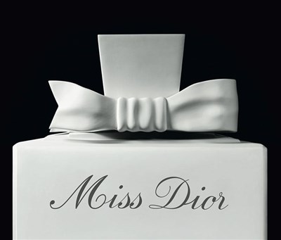 Photo 2 de Visite guidée : La mode et le luxe Avenue Montaigne avec une styliste