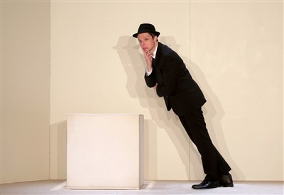 Photo 1 de Pierric dans Homme encadré sur fond blanc
