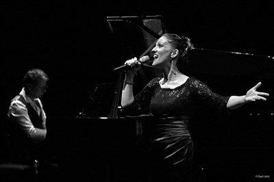 Photo 1 de Lilie du bout des lèvres : Hommage à Barbara