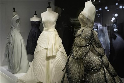 Photo 2 de Visite guidée : Exposition Christian Dior, couturier du rêve | par Loetitia Mathou
