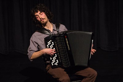 Photo 3 de Bogdan fait son Show ! dans Mime en Mi Mineur