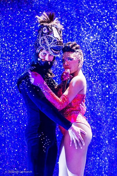Chanteuse pré-show