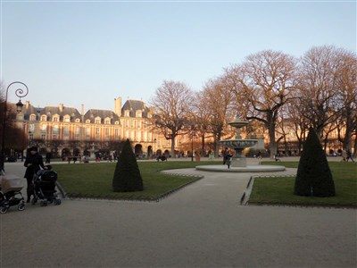 Photo 2 de Journée Internationale des guides : Visite du quartier du Marais, autour des célébrités du quartier | par Sophie Favrolt
