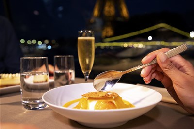 Photo 4 de Dîner-Croisière : Parcours 24km, Bateaux Parisiens