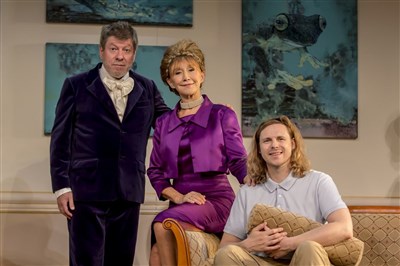 Photo 3 de La famille et le potager | avec Marie-Anne Chazel et Régis Laspalès