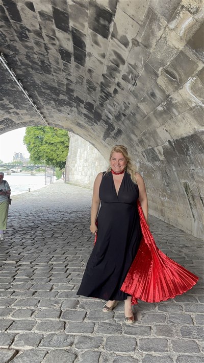 Veronica Antonelli visite chantée quais de Seine ile de la cité pont neuf