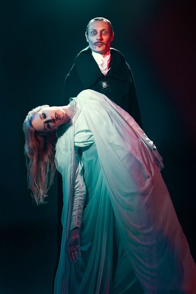 Photo 2 de Vampires ! Ou la légende de Dracula