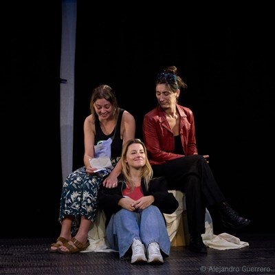 Photo 1 de Familia non grata