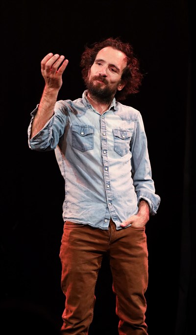 Photo 2 de Antoine Lucciardi dans L'élégance du bâtard