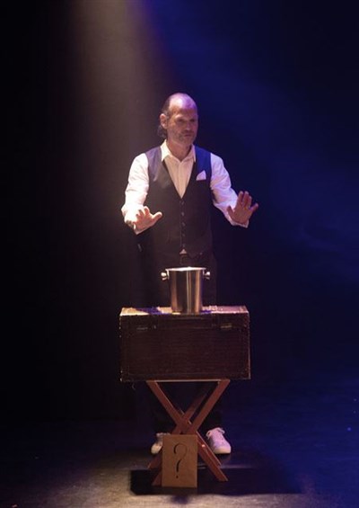 Photo 3 de Anthony James dans L'Atelier de l'enchanteur