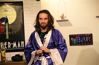 Photo 4 de Les fourberies de copains : saison 1 épisode 1 | avec Florian Hessique