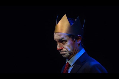 Photo 4 de La vie et la mort de J. Chirac Roi des Français