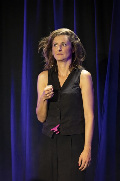 Photo 4 de Aurélia Decker dans Femme toi-même !