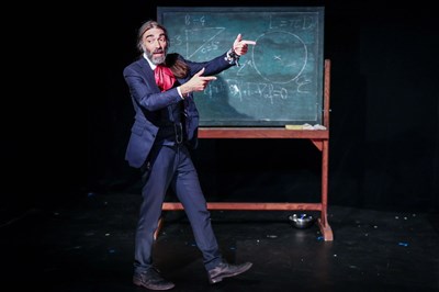 Photo 2 de Cédric Villani dans Mathématique en poésie