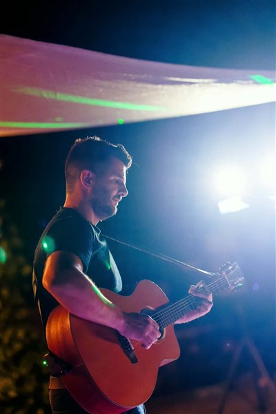 Photo 1 de Tom Tom : Quelques mots dans l'air