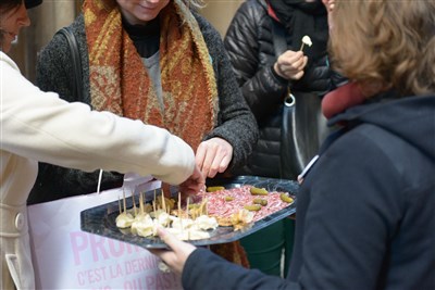 Photo 2 de Visite Guidée : Balade gourmande et théâtralisée dans le Vieux-Lyon | par Cybèle