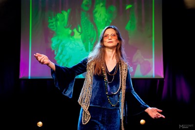 Photo 3 de Elena Odessa Ray dans My Voice, My Path (Ma Voie/x)
