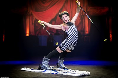 Photo 1 de Cirque Phenix dans Gaïa | par les femmes des Cirques du Monde