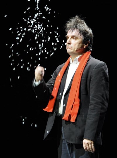 Photo 4 de Pierre Aucaigne dans En pleine crise