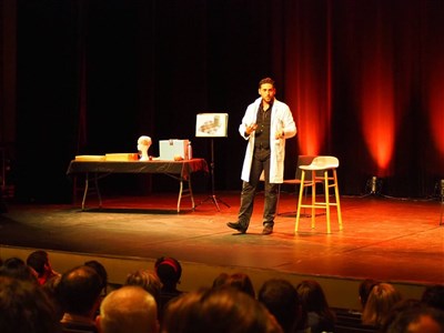 Photo 2 de Andrea Redavid dans Tout ce que vous avez toujours voulu savoir sur votre cerveau
