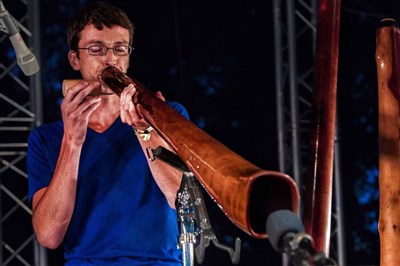 Photo 1 de Solo de didgeridoo