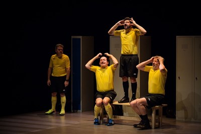 Photo 2 de Carton rouge