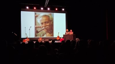 Photo 3 de Brassens : à Georges déployé !