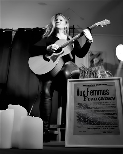 Photo 2 de Des femmes debout