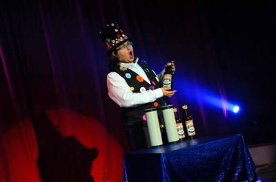 Photo 2 de Joseph Bouglione présente L'étrange cabaret d'Alexandre le magicien