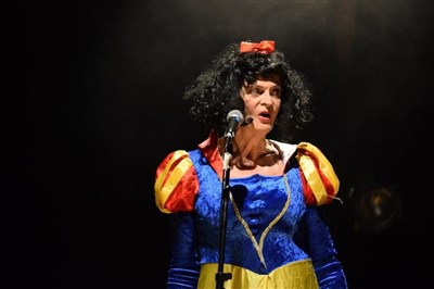 Photo 1 de Blanche Neige règle ses contes