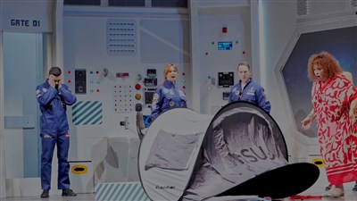 Photo 1 de Complètement Space | avec Valérie Mairesse, Paul Belmondo et Sandrine Quétier