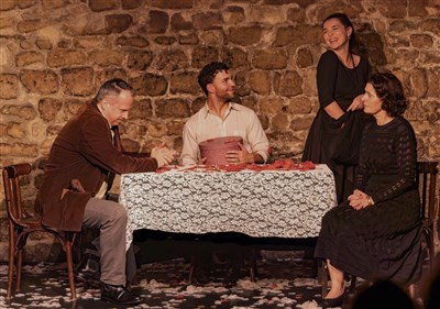 NOCES DE SANG, Le Père (Julien MASSON), Le Fiancé (Hugo PALOMBA), La Servante (Mélody MOUDENC), La Mère (Béatrice HALLOUËT)