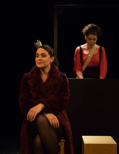 Photo 2 de Blanche Neige voit rouge